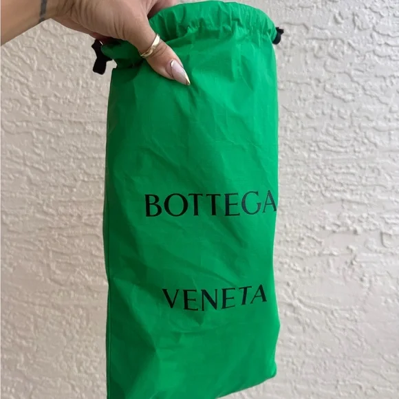 BOTTEGA VENETA
Green Leather Pouch Chain Belt Bag - Picture 11 of 11